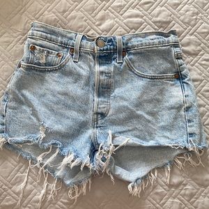 Levi’s 501 cut off light wash denim shorts